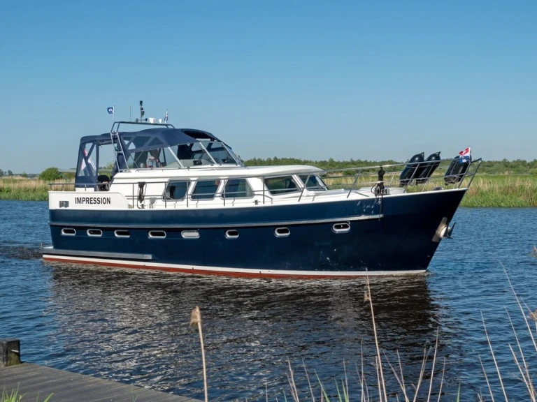 Bareboat Rental Motorboat De Drait with a boat licence
