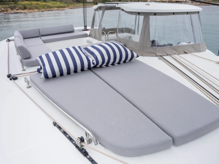 Yacht charter Alimos cheap Lagoon 43