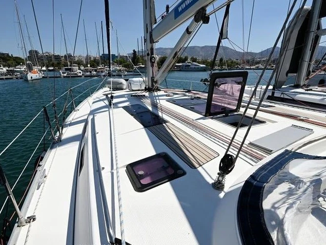 Rent a Bavaria Bavaria 50 Alimos