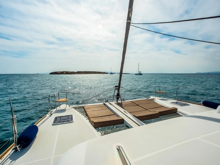 Lagoon Lagoon 400 S2 charter bareboat or captained in  Alimos