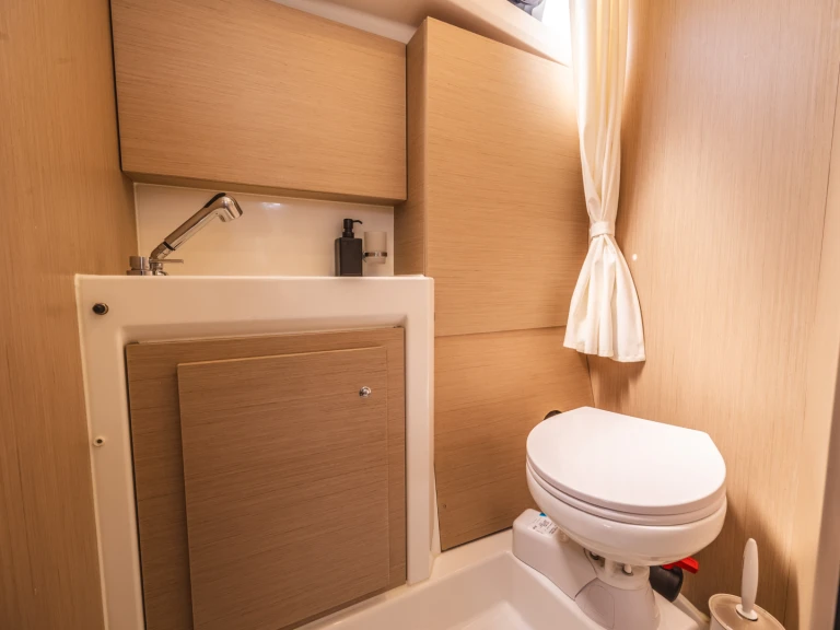 Sailboat for rent Préveza at the best price