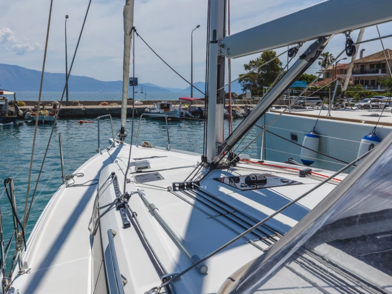 Sailboat rental in Préveza - Bénéteau Oceanis 37.1