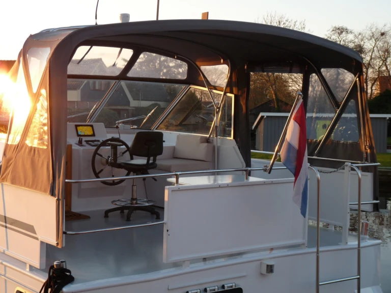 Motorboat rental with or without captain  Akkrum
