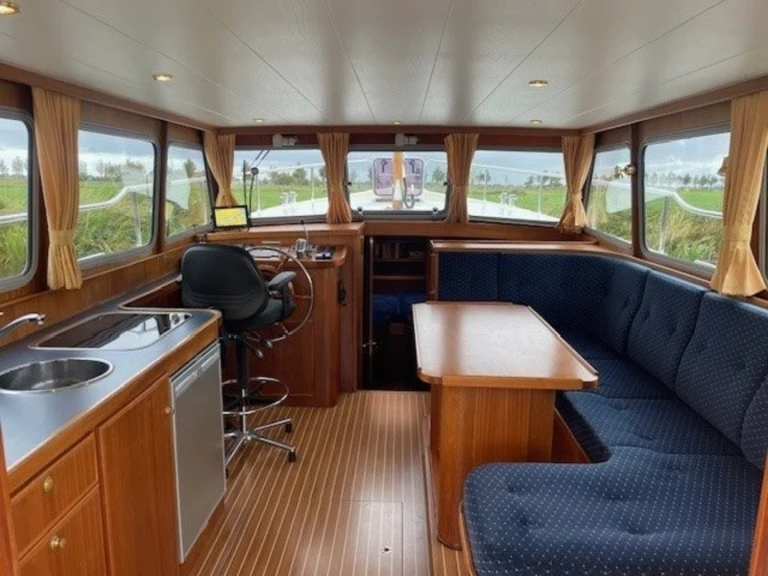 Motorboat for rent Akkrum at the best price