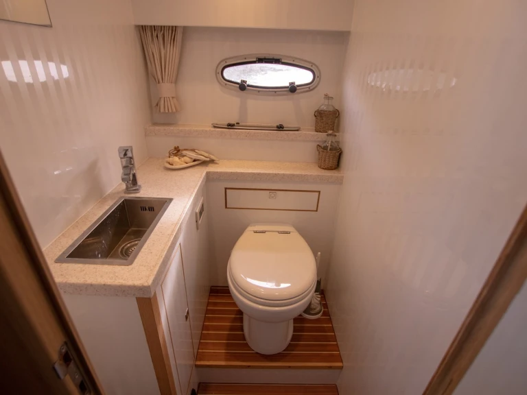 Motorboat rental with or without captain De Drait Akkrum