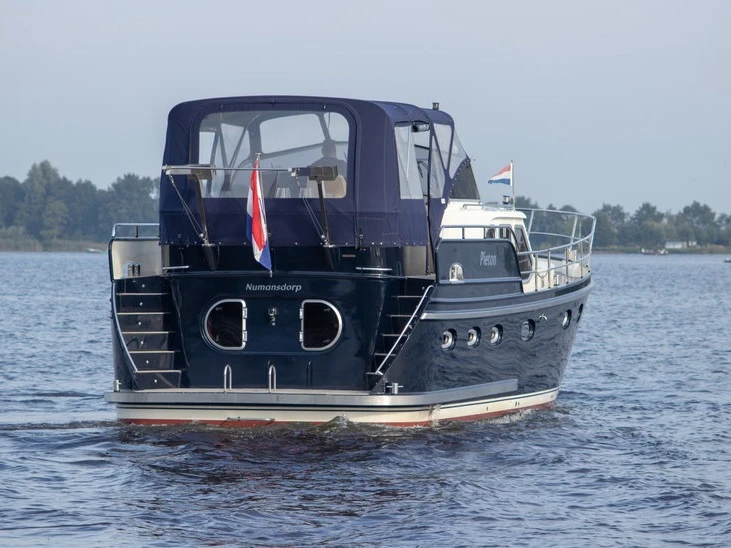 Motorboat for rent Akkrum at the best price