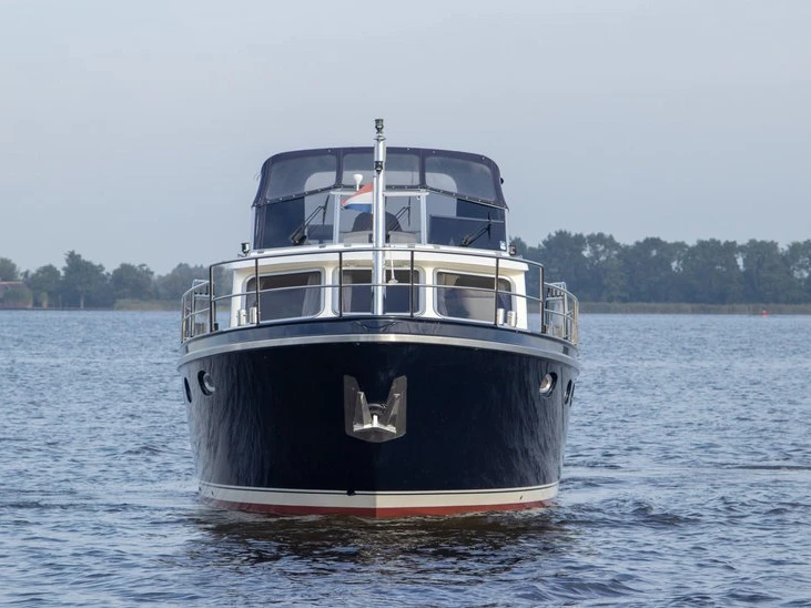 De Drait De Drait DeLuxe 42 charter bareboat or captained in  Akkrum