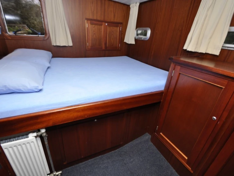 Motorboat rental with or without captain  Akkrum