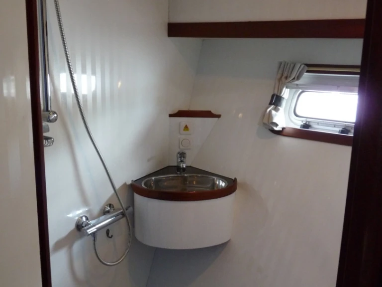 Yacht charter Akkrum cheap Nowee Novi 42