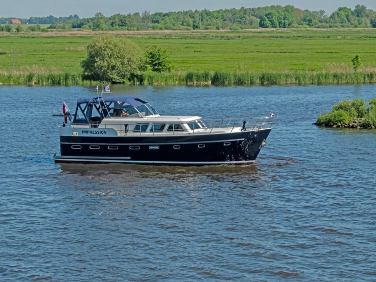 Motorboat rental with or without captain De Drait Akkrum