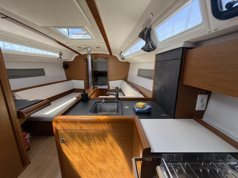 Sailboat for rent Pula at the best price