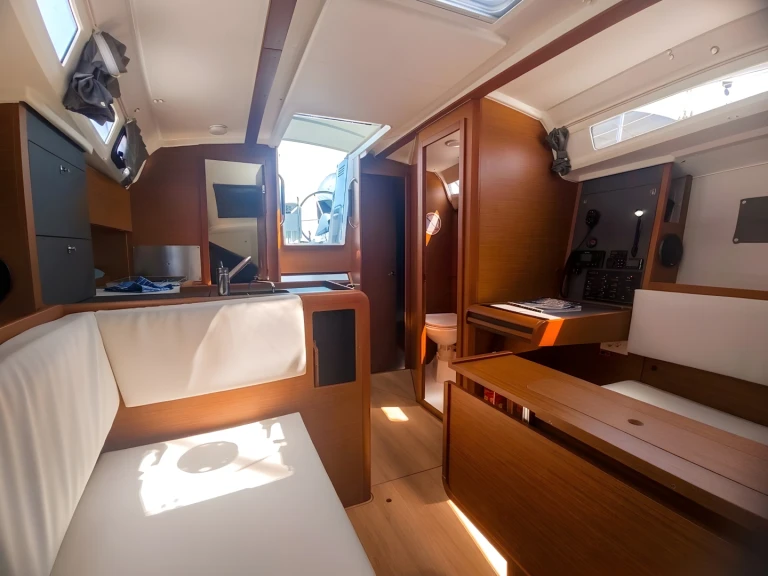 Sailboat rental with or without captain Jeanneau Pula