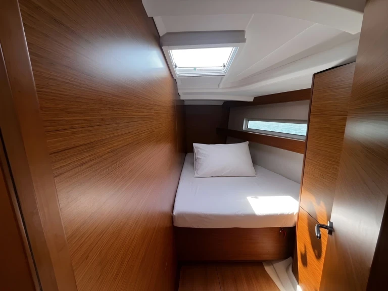 Sailboat for rent Pula at the best price