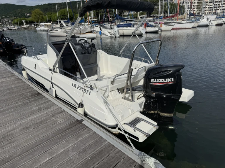 Motorboat for rent Aix-les-Bains at the best price