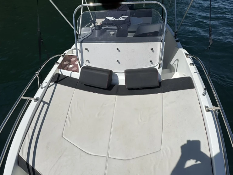 Bénéteau Flyer 5.5 SUNdeck charter bareboat or captained in  Aix-les-Bains