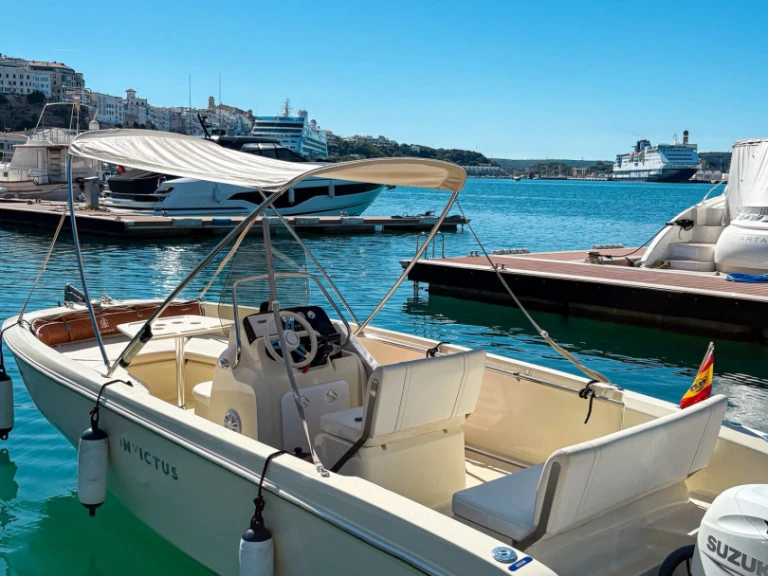 Yacht charter Mahon Port cheap Invictus 190 FX