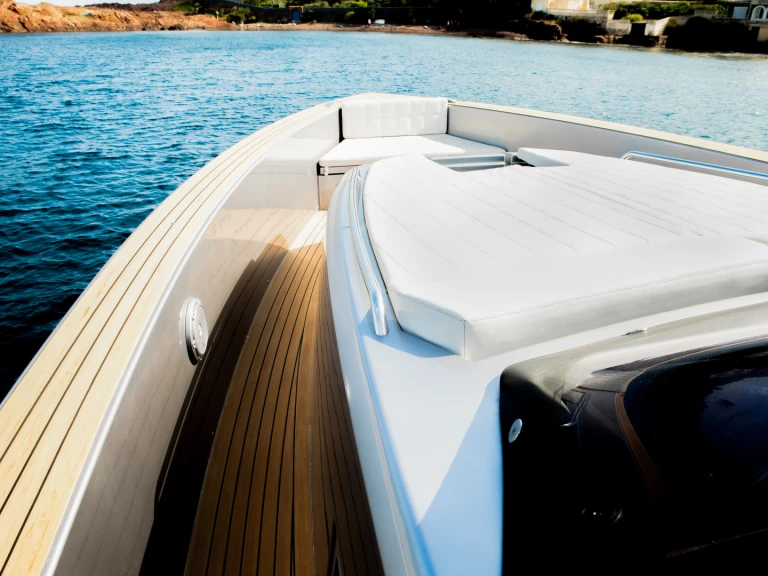 Motorboat rental with or without captain Pardo Yachts Saint-Tropez