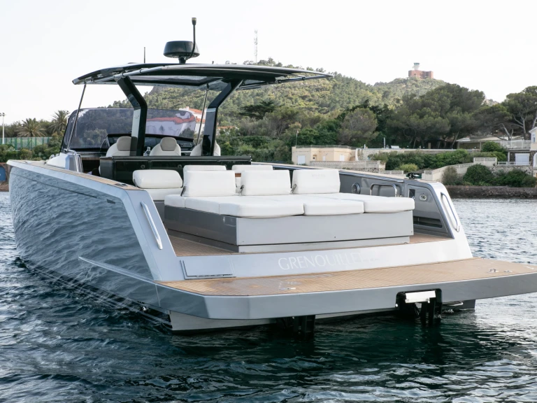 Pardo Yachts Pardo 43 charter bareboat or captained in  Saint-Tropez