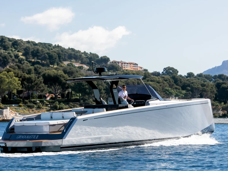 Pardo Yachts Pardo 43 in Saint-Tropez on SamBoat