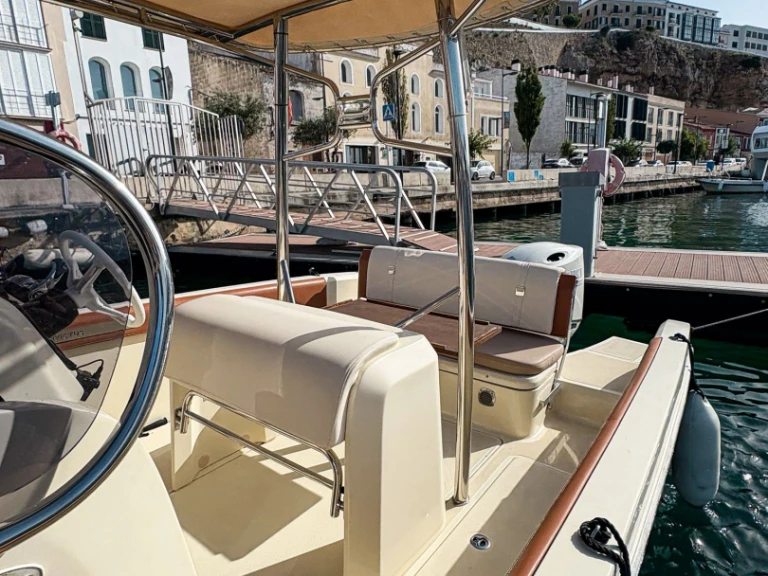 Motorboat for rent Mahón at the best price