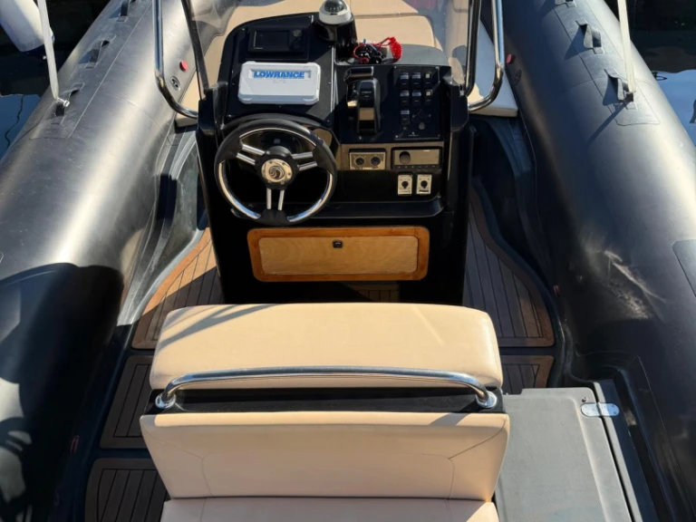 Bareboat Rental RIB Capelli with a boat licence