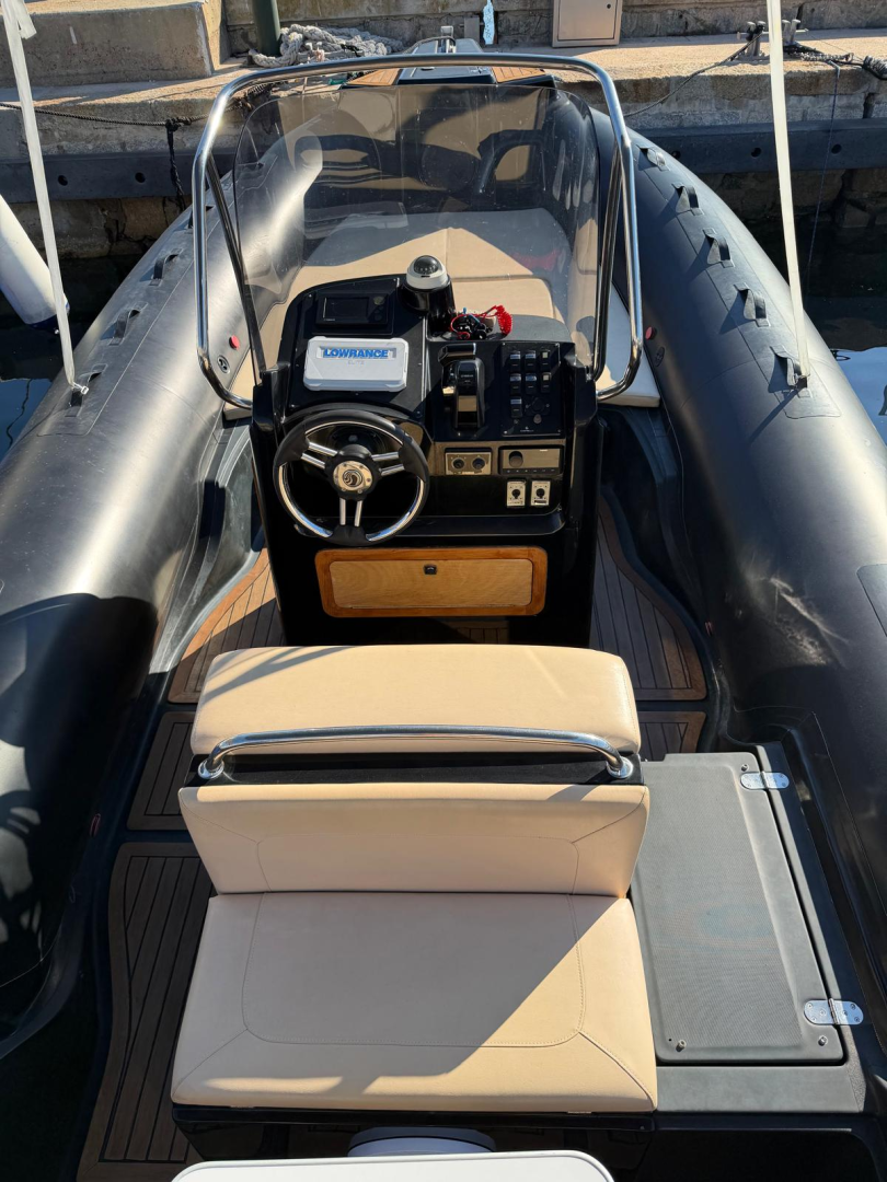 Bareboat Rental RIB Capelli with a boat licence