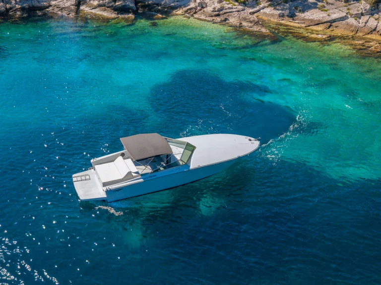 Motorboat rental with or without captain Tornado Hvar