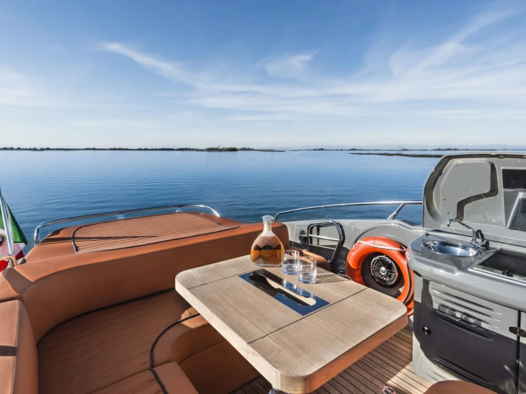 Motorboat rental with or without captain Cranchi Olbia
