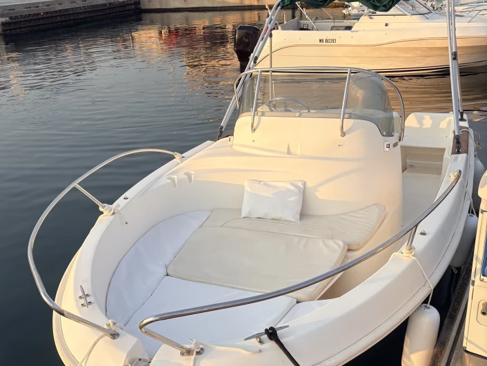 Bareboat Rental Motorboat Jeanneau with a boat licence