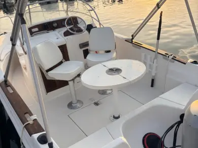 Motorboat for rent Six-Fours-les-Plages at the best price
