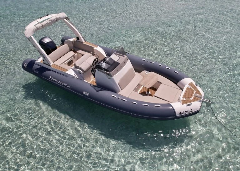 Capelli Temepst 800 Open in Bonifacio on SamBoat
