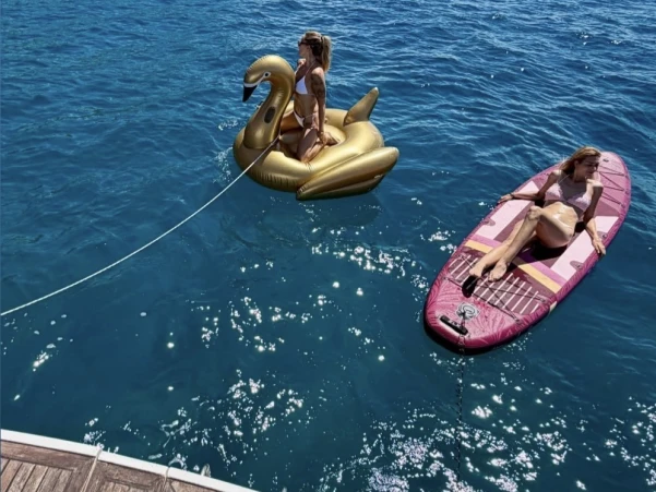 Bareboat Rental Motorboat Cranchi with a boat licence