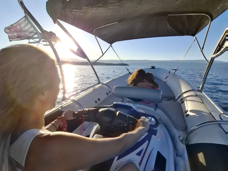 Rent a Sealver Waveboat 575 Yvoire