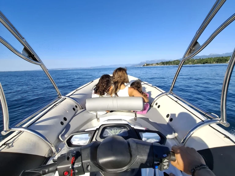 Sealver Waveboat 575 in Yvoire on SamBoat