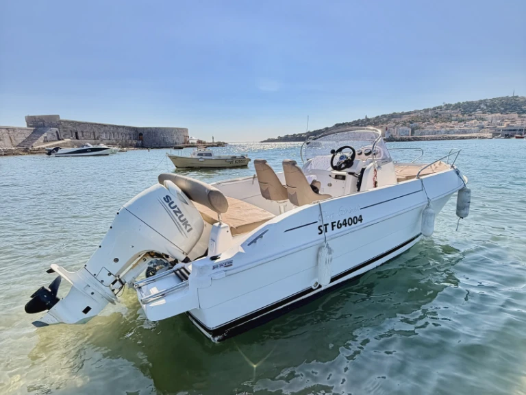 Yacht charter Sète cheap Cap ferret 572 open