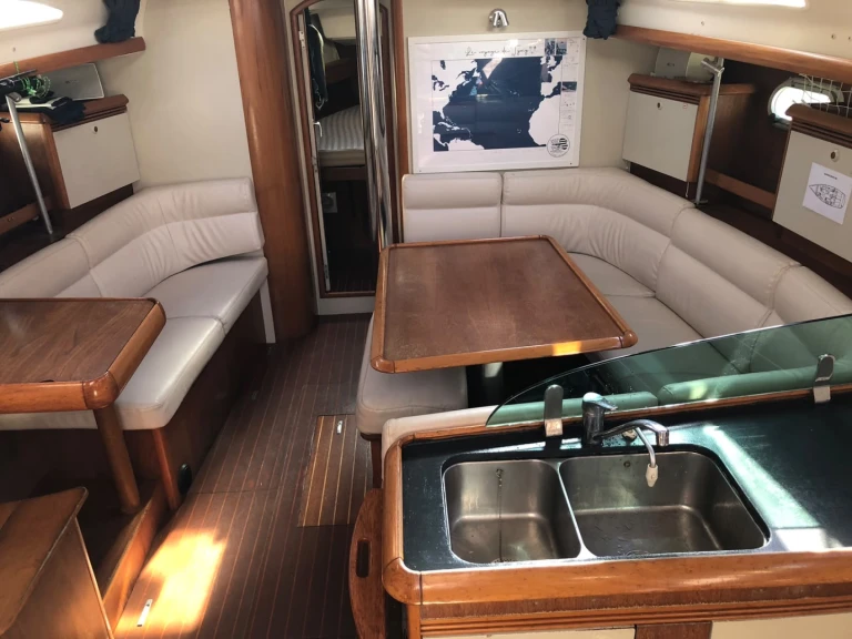 Jeanneau Sun Odyssey 43 in Larmor-Plage on SamBoat