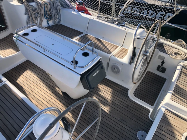 Sailboat rental in Larmor-Plage - Jeanneau Sun Odyssey 43