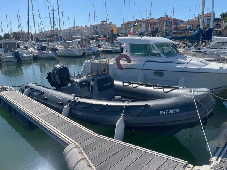 Boat rental 3D Tender 3D Tender 589 in Les Sables-d'Olonne on Samboat