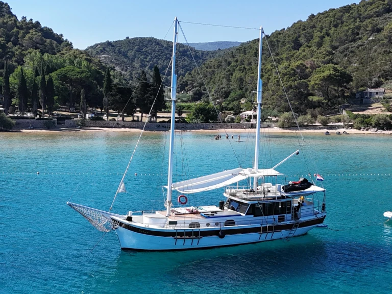 Boat rental Traditional 82 in Split on Samboat