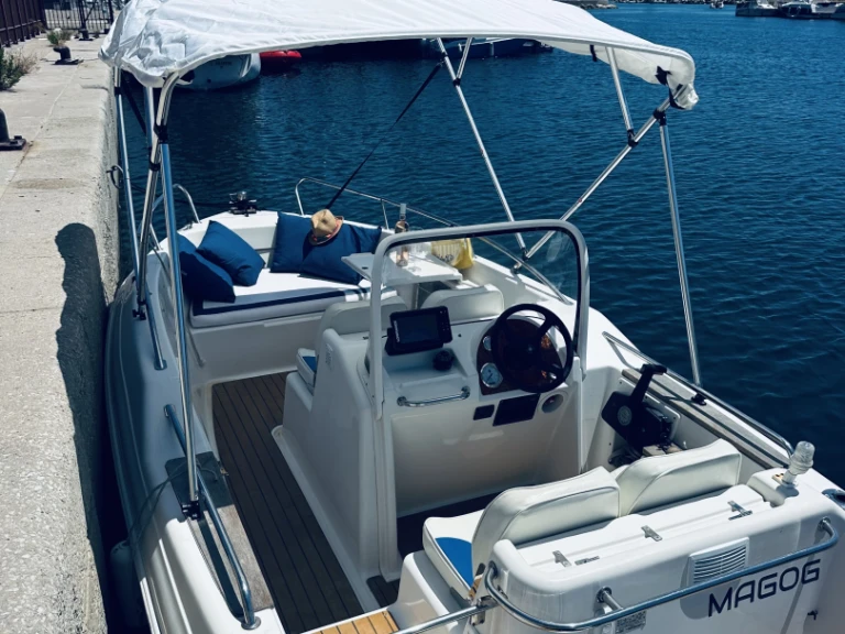 Yacht charter Carro cheap Quicksilver 505 Commander