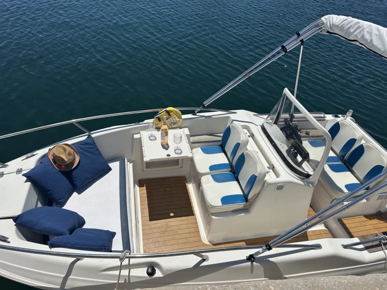 Motorboat rental with or without captain Quicksilver Carro