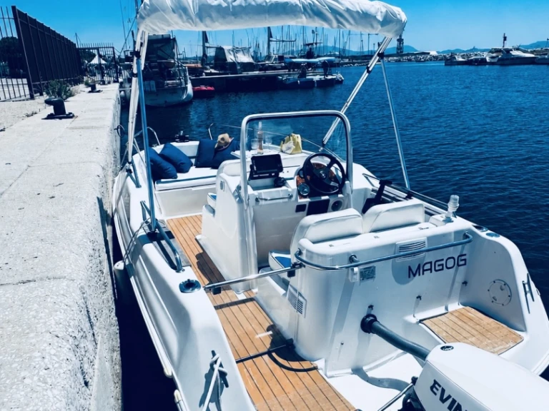 Motorboat rental with or without captain Quicksilver Carro