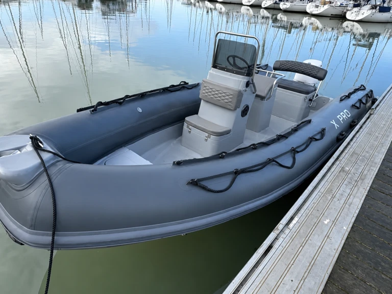 3D Tender X Pro 589 in Larmor-Plage on SamBoat