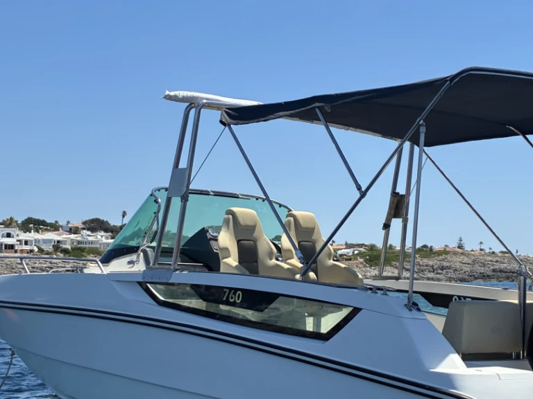 Motorboat rental in Mahón - Monterey 264 fs