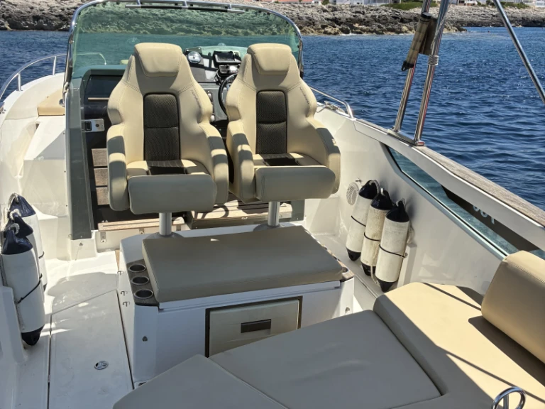 Bareboat Rental Motorboat Monterey with a boat licence