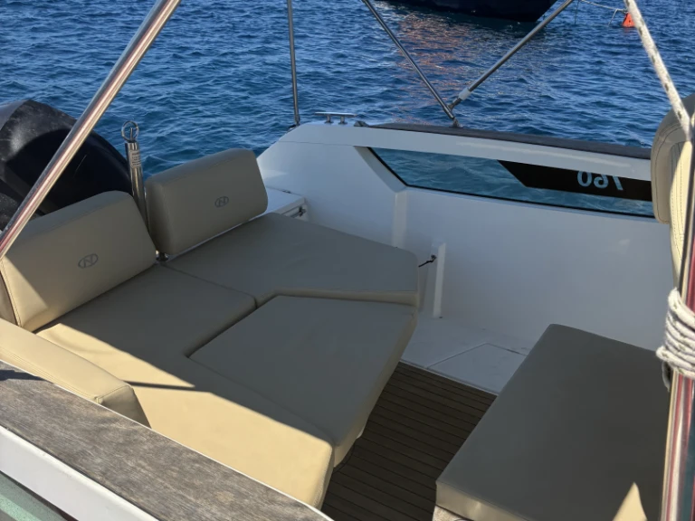 Motorboat for rent Mahón at the best price