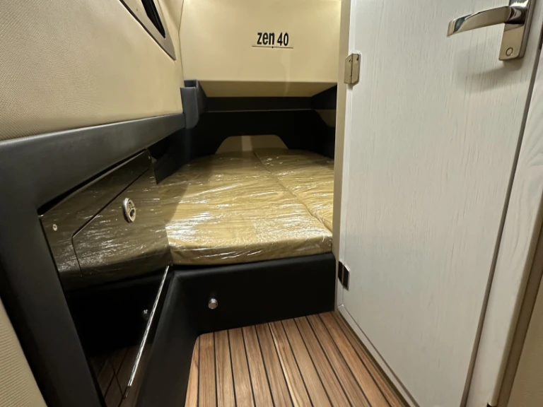 Bareboat Rental RIB ZEN MARINE with a boat licence