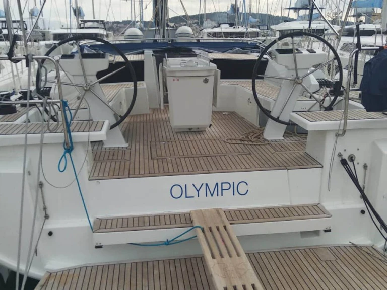 Boat rental Bénéteau Oceanis 46.1 in Alimos on Samboat