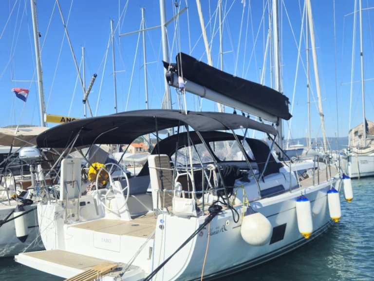 Sailboat rental in Trogir - Hanse Hanse 418