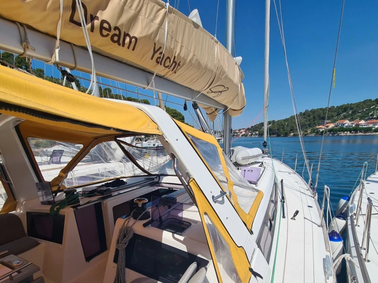 Bareboat Rental Sailboat Bénéteau with a boat licence